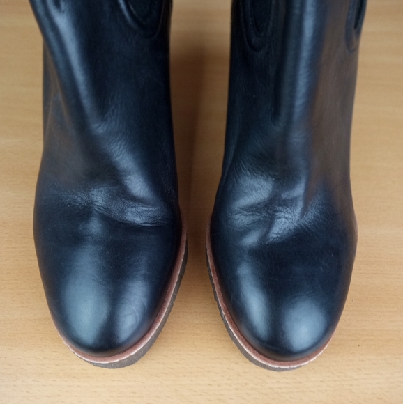 NWT Veronica Beard 'Aari 2' Water-Repellent Genuine Leather Wedge Booties in Blk - Picture 5 of 14